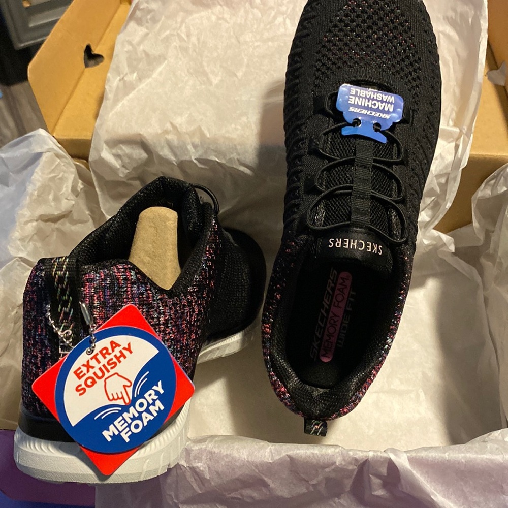 Skechers NWT size 10wide Women’s Virtue